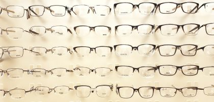 Okulary korekcyjne – jak wybrać odpowiednie oprawki?