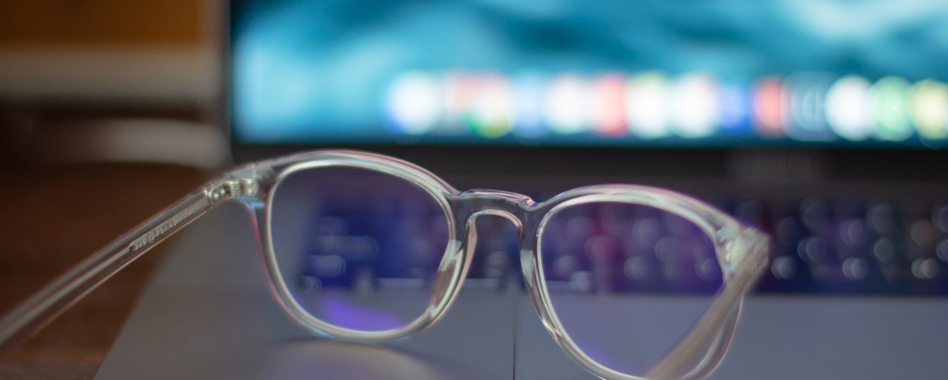 Oprawki okularowe – na co zwrócić uwagę podczas wyboru okularów korekcyjnych?
