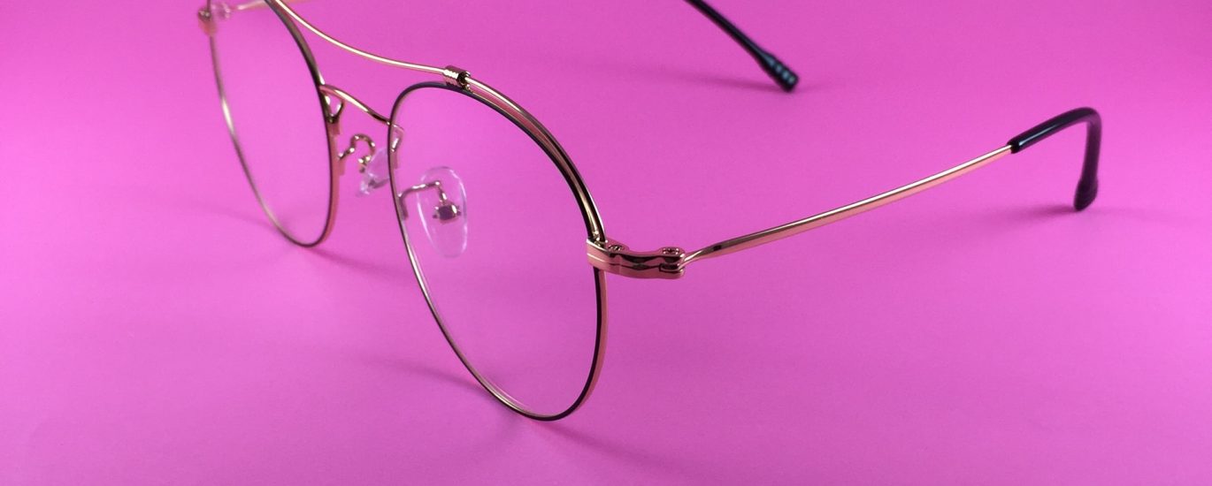 Sportowe okulary korekcyjne – czy warto inwestować w sportowe oprawki?